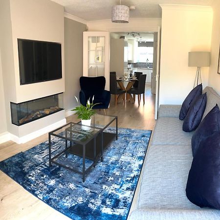 3 Bedroom - 2 Bathroom Townhouse In Corstorphine Near Murrayfield Stadium - Direct Bus To Edinburgh City Centre In 20 Minutes - Two Private Parking Spaces - Private Sunny Garden - Recently Refurbished מראה חיצוני תמונה
