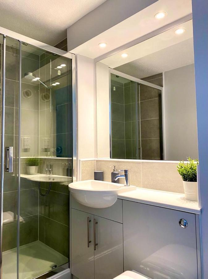 3 Bedroom - 2 Bathroom Townhouse In Corstorphine Near Murrayfield Stadium - Direct Bus To Edinburgh City Centre In 20 Minutes - Two Private Parking Spaces - Private Sunny Garden - Recently Refurbished מראה חיצוני תמונה