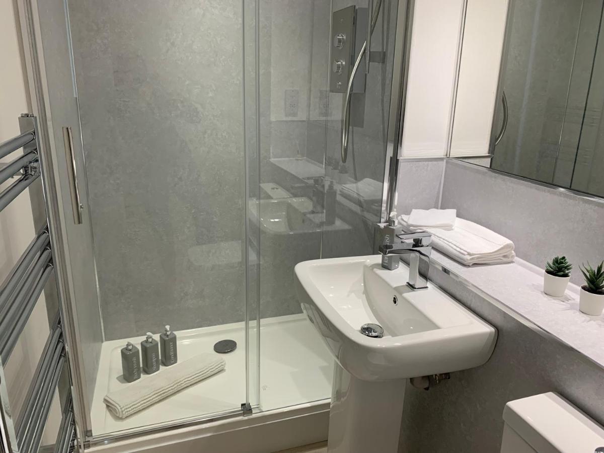 3 Bedroom - 2 Bathroom Townhouse In Corstorphine Near Murrayfield Stadium - Direct Bus To Edinburgh City Centre In 20 Minutes - Two Private Parking Spaces - Private Sunny Garden - Recently Refurbished מראה חיצוני תמונה
