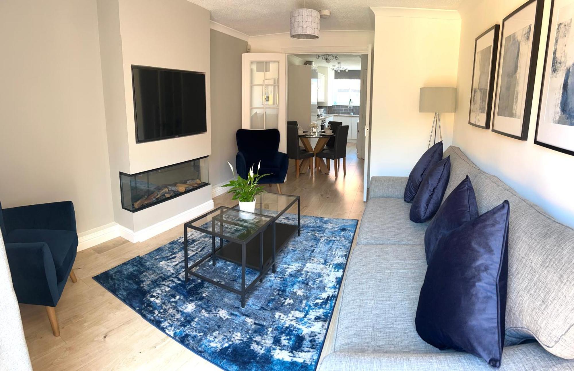 3 Bedroom - 2 Bathroom Townhouse In Corstorphine Near Murrayfield Stadium - Direct Bus To Edinburgh City Centre In 20 Minutes - Two Private Parking Spaces - Private Sunny Garden - Recently Refurbished מראה חיצוני תמונה