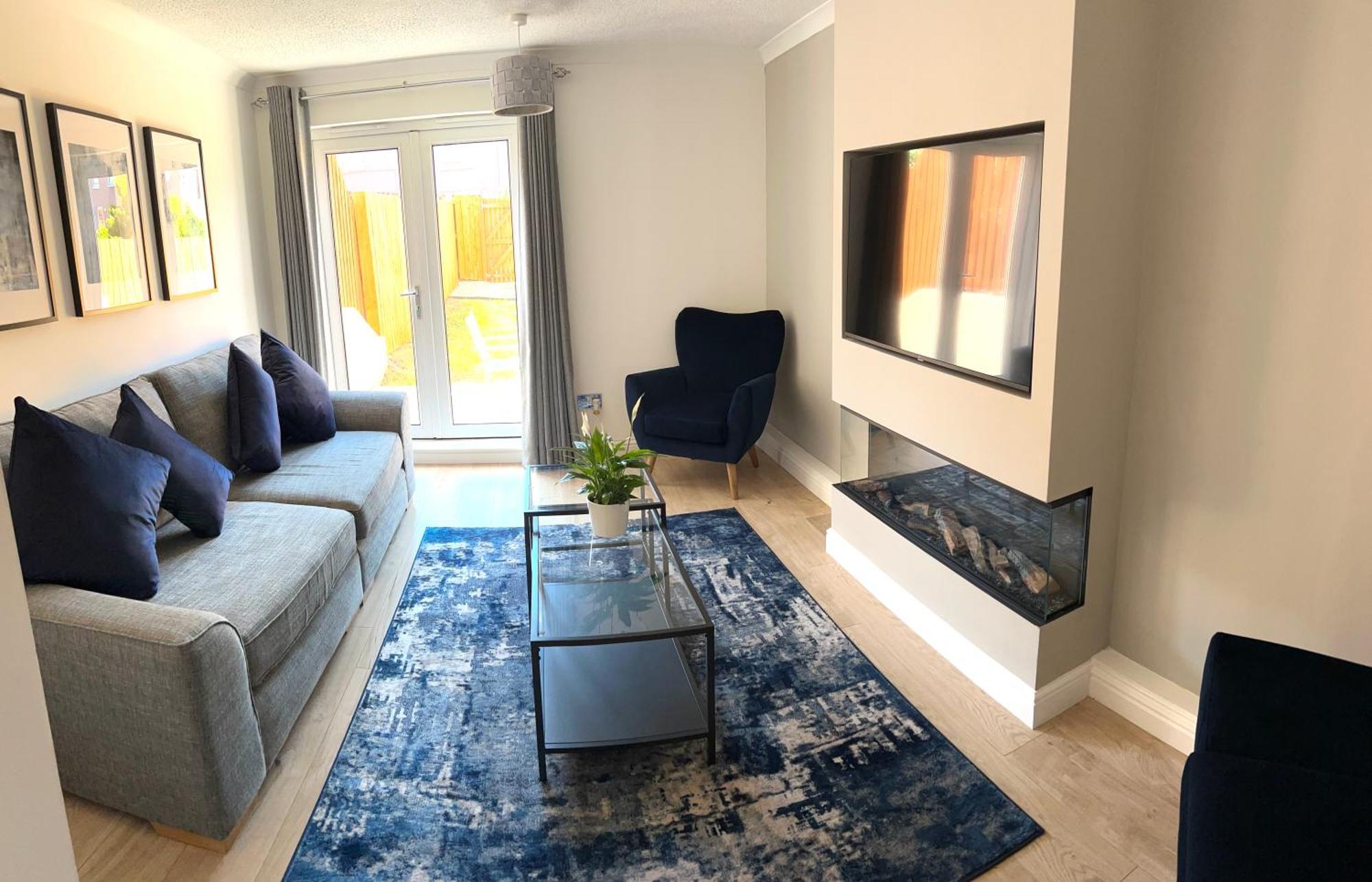 3 Bedroom - 2 Bathroom Townhouse In Corstorphine Near Murrayfield Stadium - Direct Bus To Edinburgh City Centre In 20 Minutes - Two Private Parking Spaces - Private Sunny Garden - Recently Refurbished מראה חיצוני תמונה