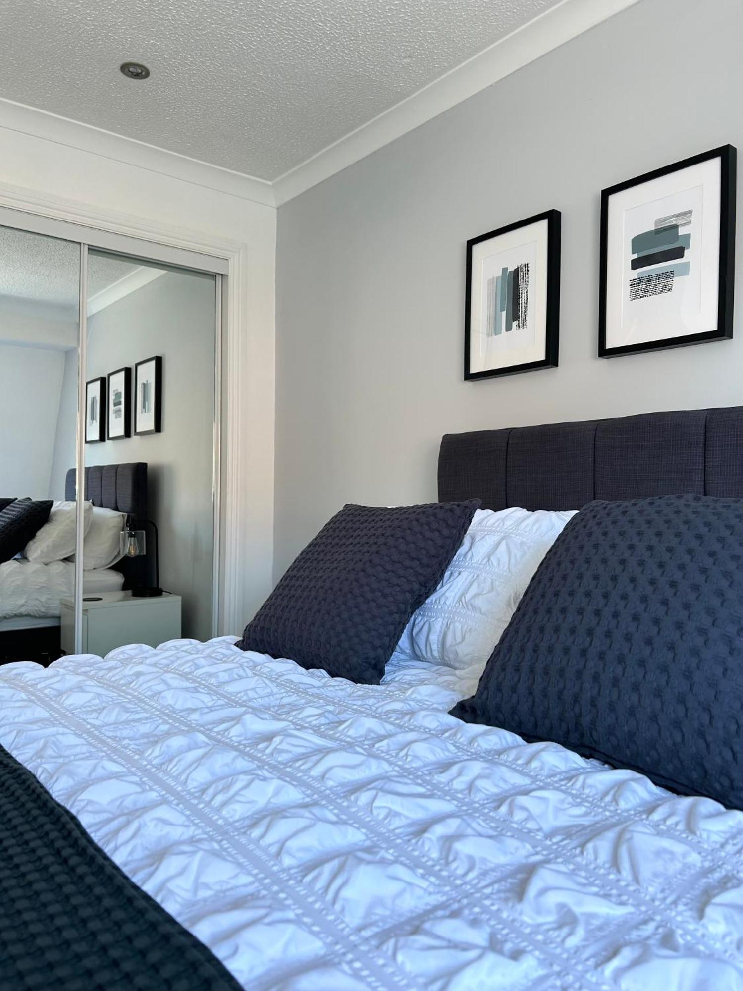 3 Bedroom - 2 Bathroom Townhouse In Corstorphine Near Murrayfield Stadium - Direct Bus To Edinburgh City Centre In 20 Minutes - Two Private Parking Spaces - Private Sunny Garden - Recently Refurbished מראה חיצוני תמונה